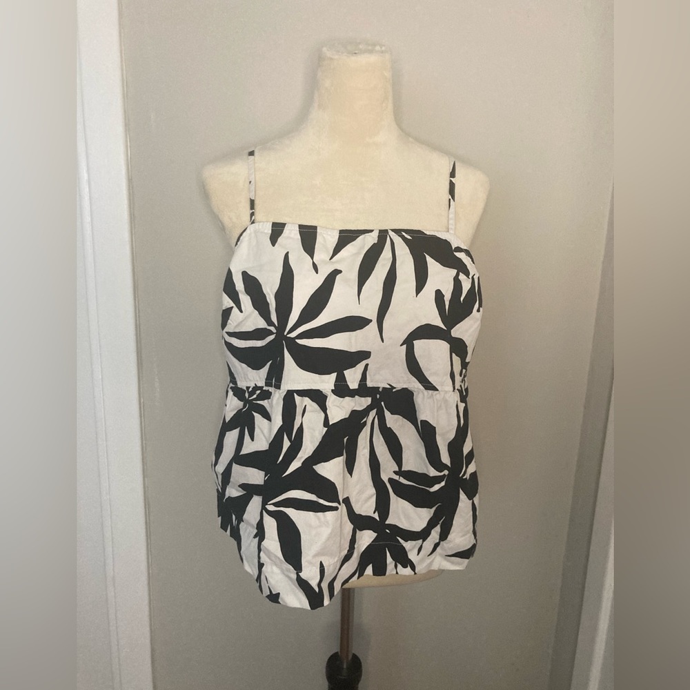 Free Assembly black and white tank - Picture 2 of 4